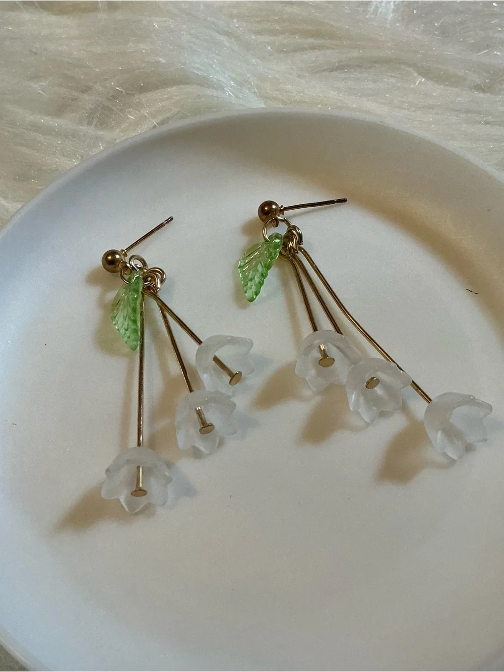 Elegant vintage retro tulip/floral dangle/drop earrings